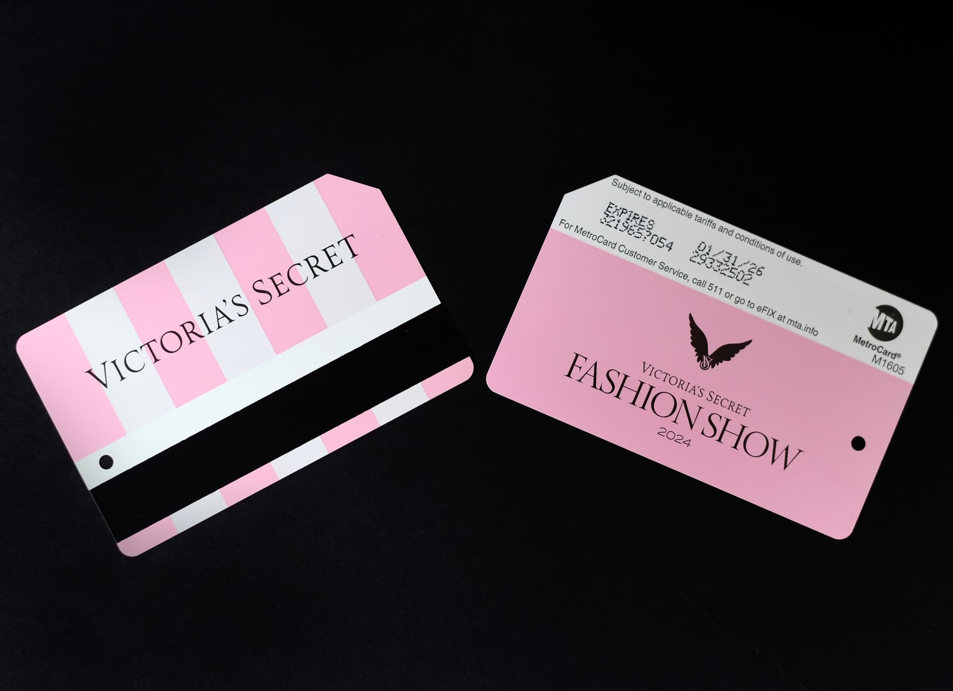 Памятные карты нью-йоркского метро к показу Victoria's Secret 2024