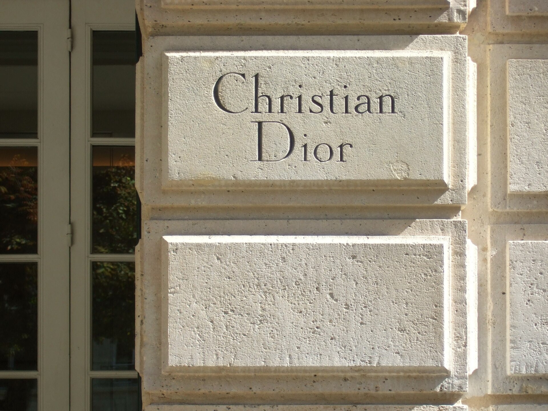 Dior лишился товарного знака в России: новости моды 16–22 марта