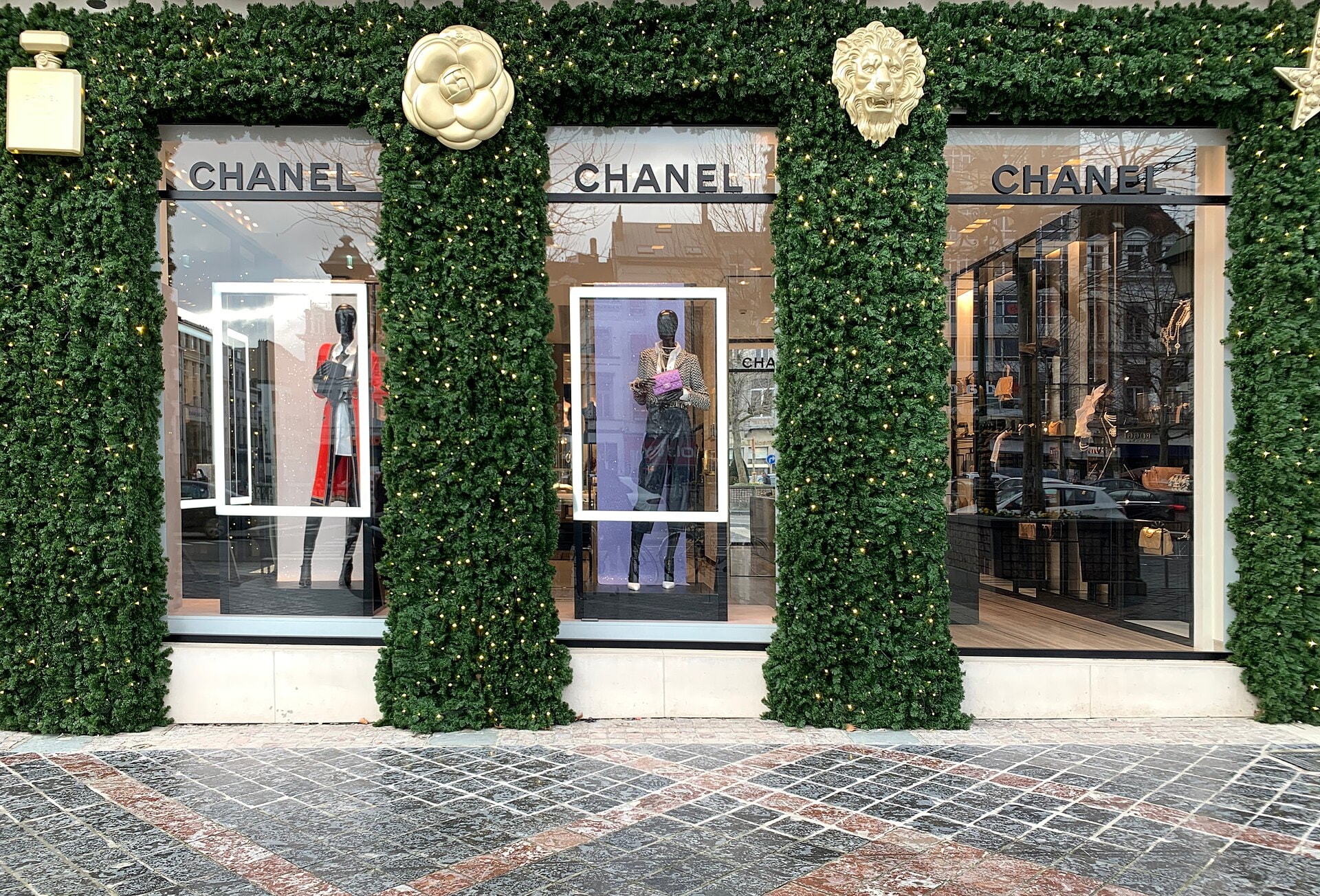 Chanel показал кампанию Métiers d'Art Матье Блази, снятую в Нью-Йорке