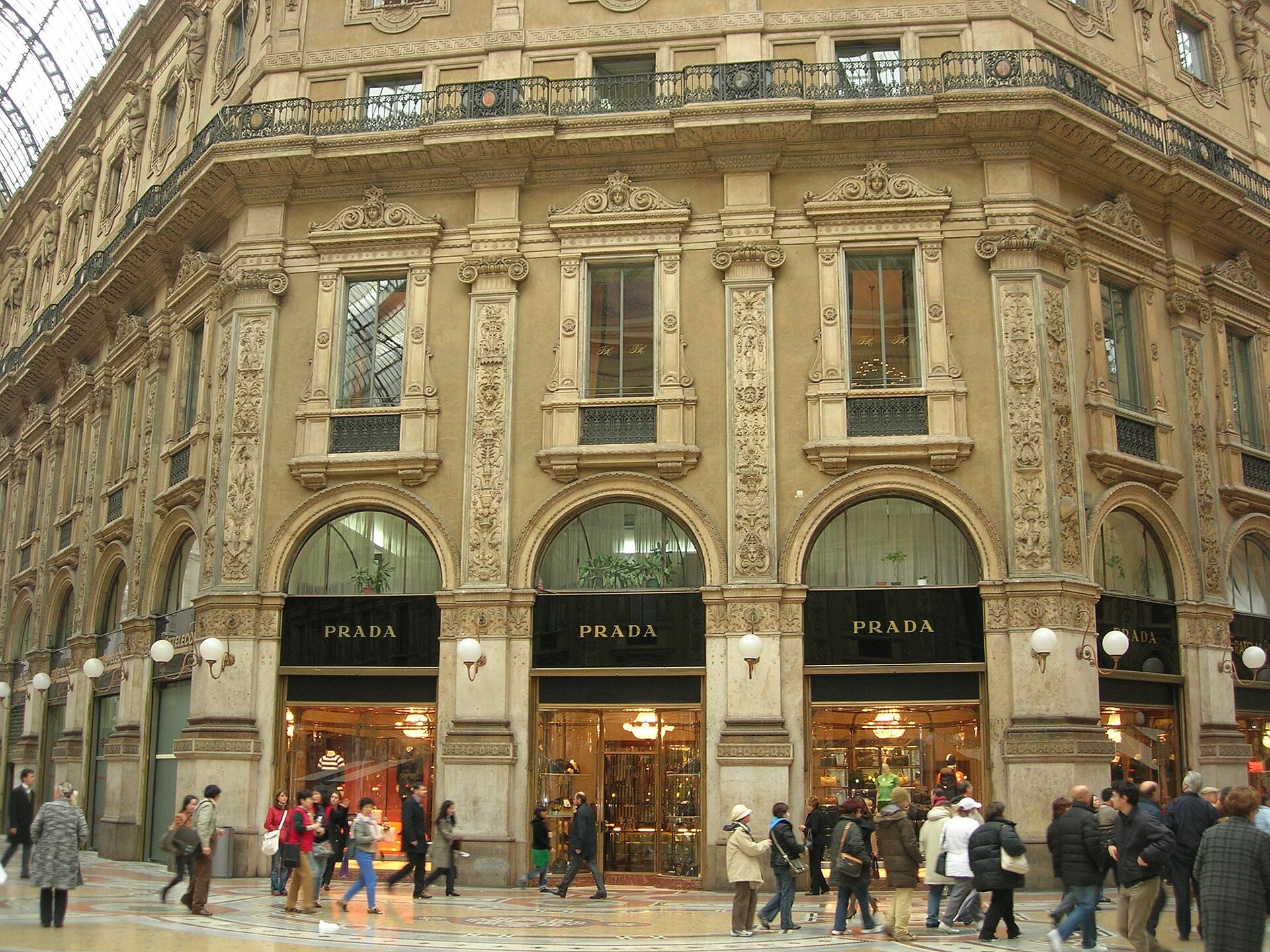 Prada осень-зима 2026: Барри Дженкинс снял кампанию Simple Stories