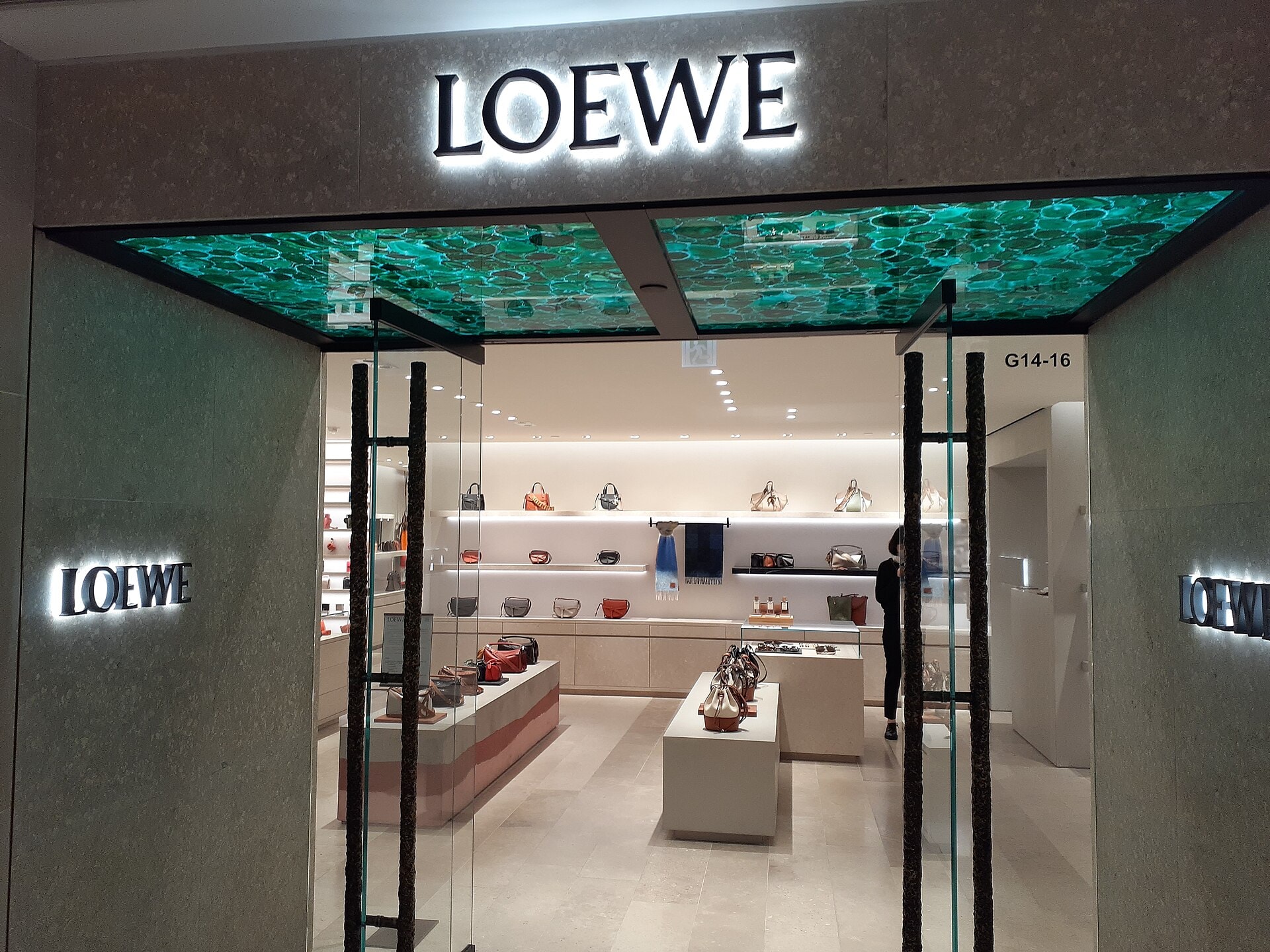 Loewe открыла второй флагман Casa Loewe в Париже на Rue Saint-Honoré