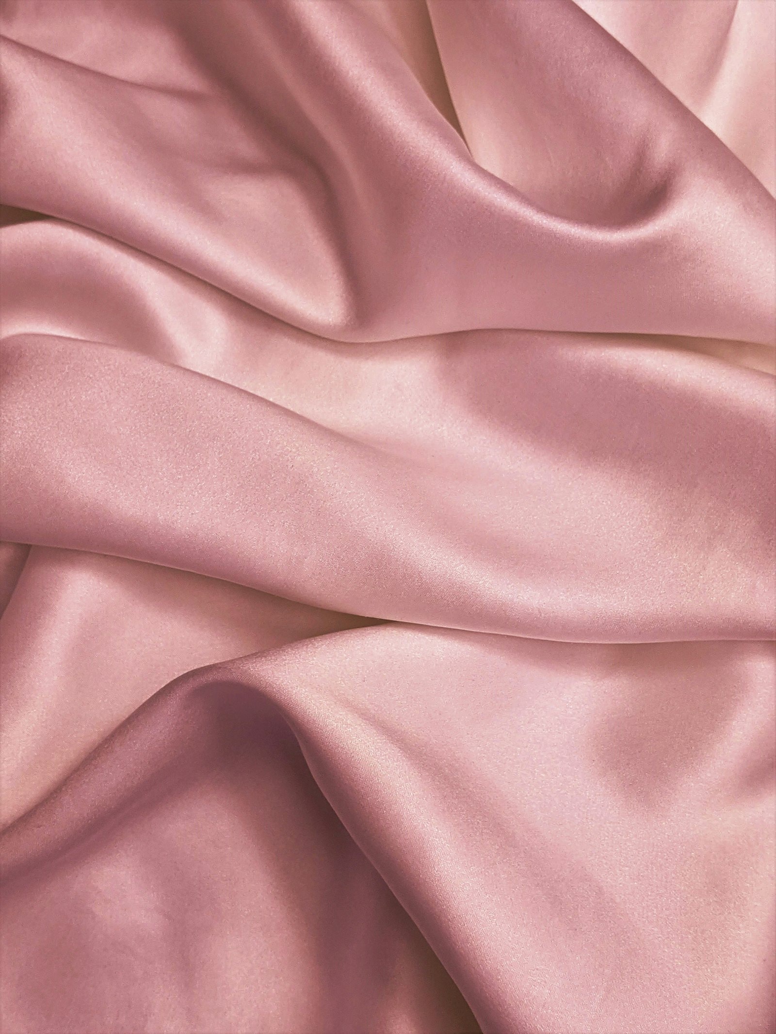 Blush pink возвращается: пудрово-розовый в коллекциях весна-лето 2026