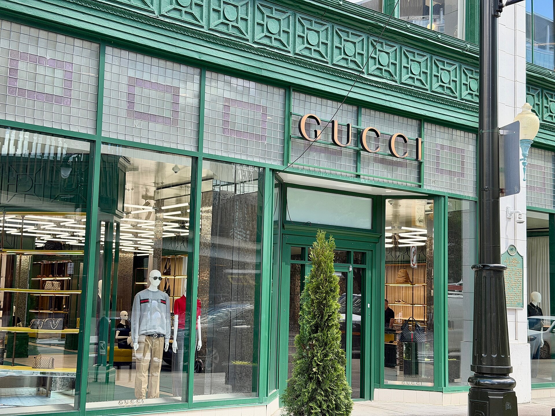 Kering вернулся к росту во II квартале 2026 года, Gucci сократил спад