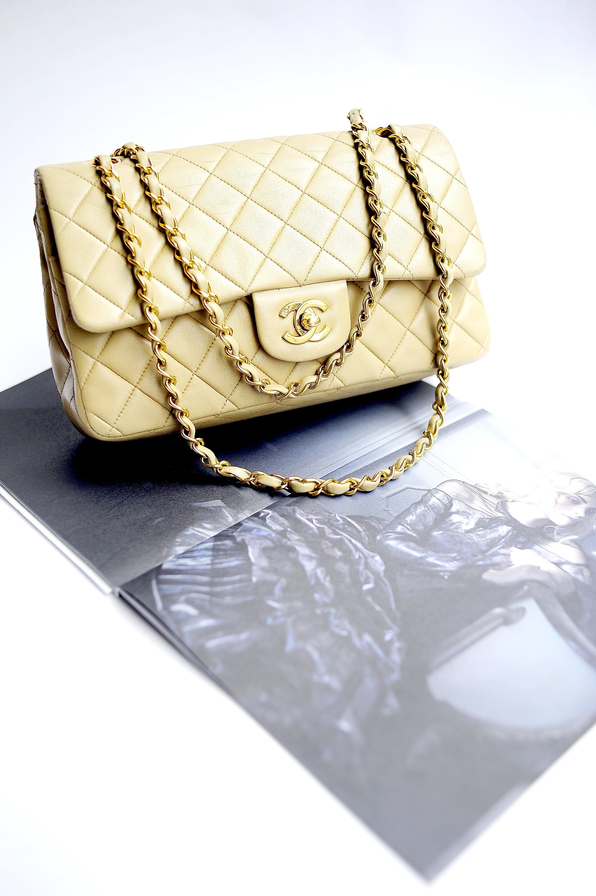 Сумка Chanel Maxi Flap вошла в топ-10 самых желанных вещей Lyst