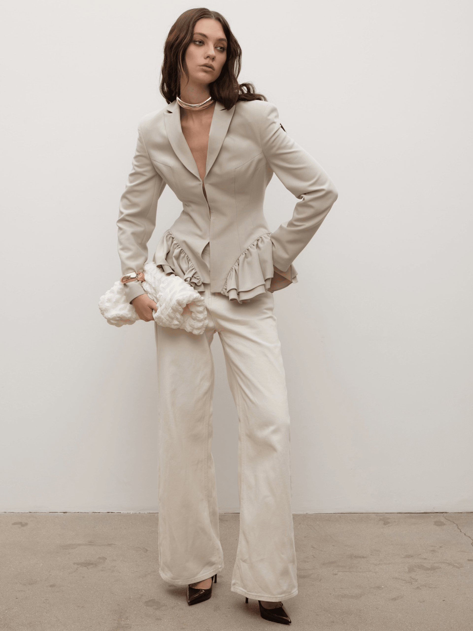 Бежевый жакет с баской «Франчакорта»