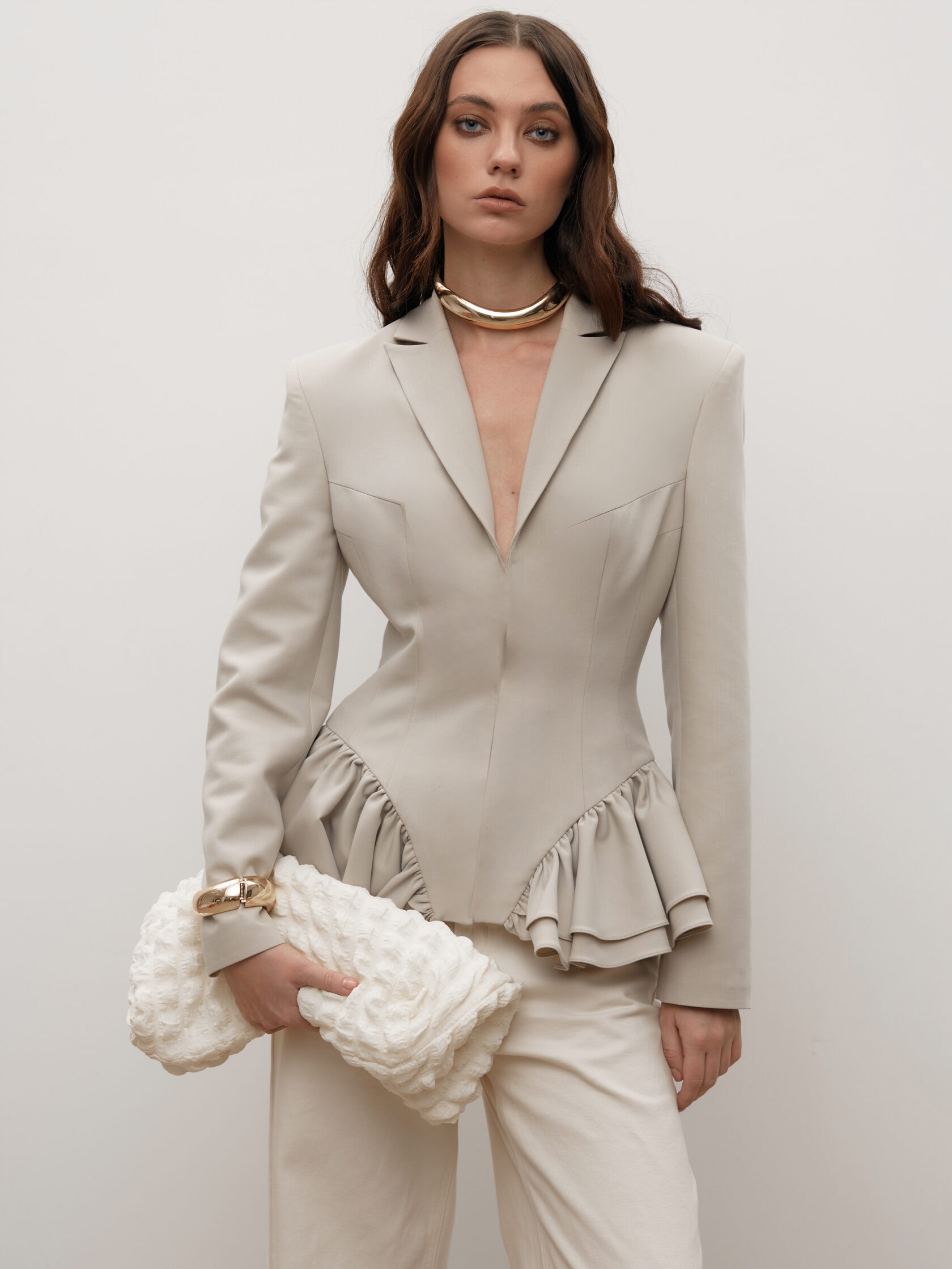 Бежевый жакет с баской «Франчакорта»