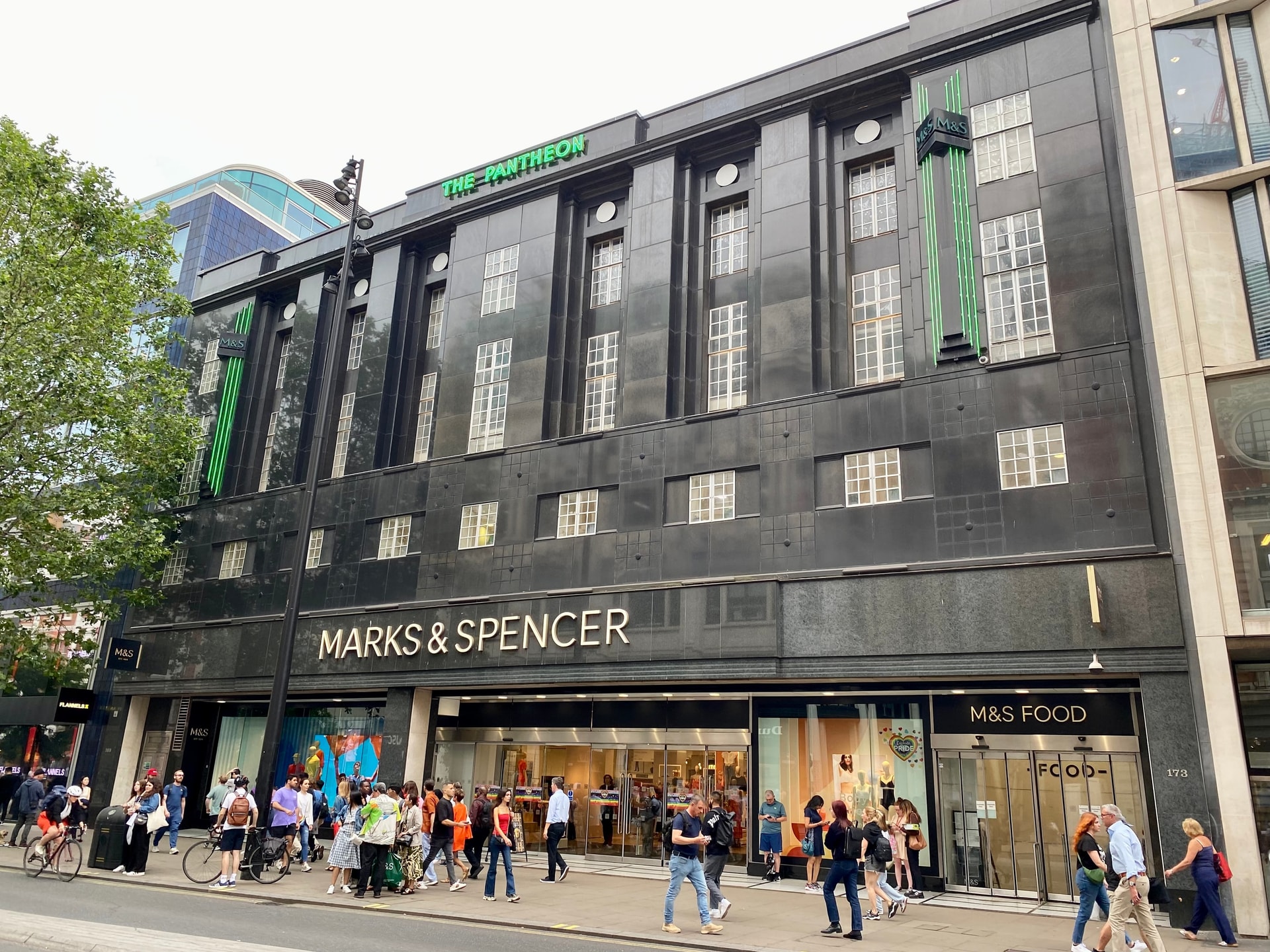 Пальто M&S за £75 раскупили во всех размерах: на Vinted его перепродают вдвое дороже