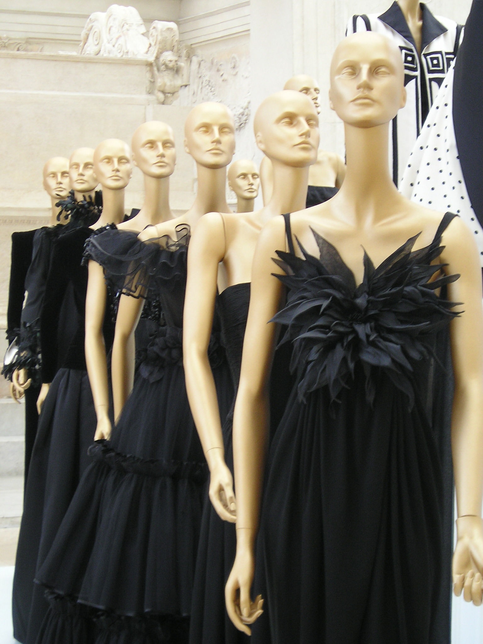 Valentino Resort 2027: Алессандро Микеле и «подросток-злодей»