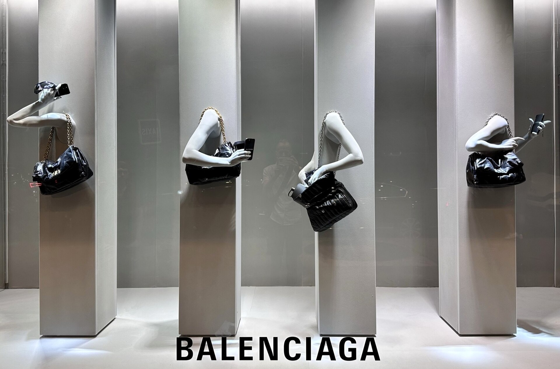 Пьерпаоло Пиччоли показал весеннюю коллекцию Balenciaga 2027
