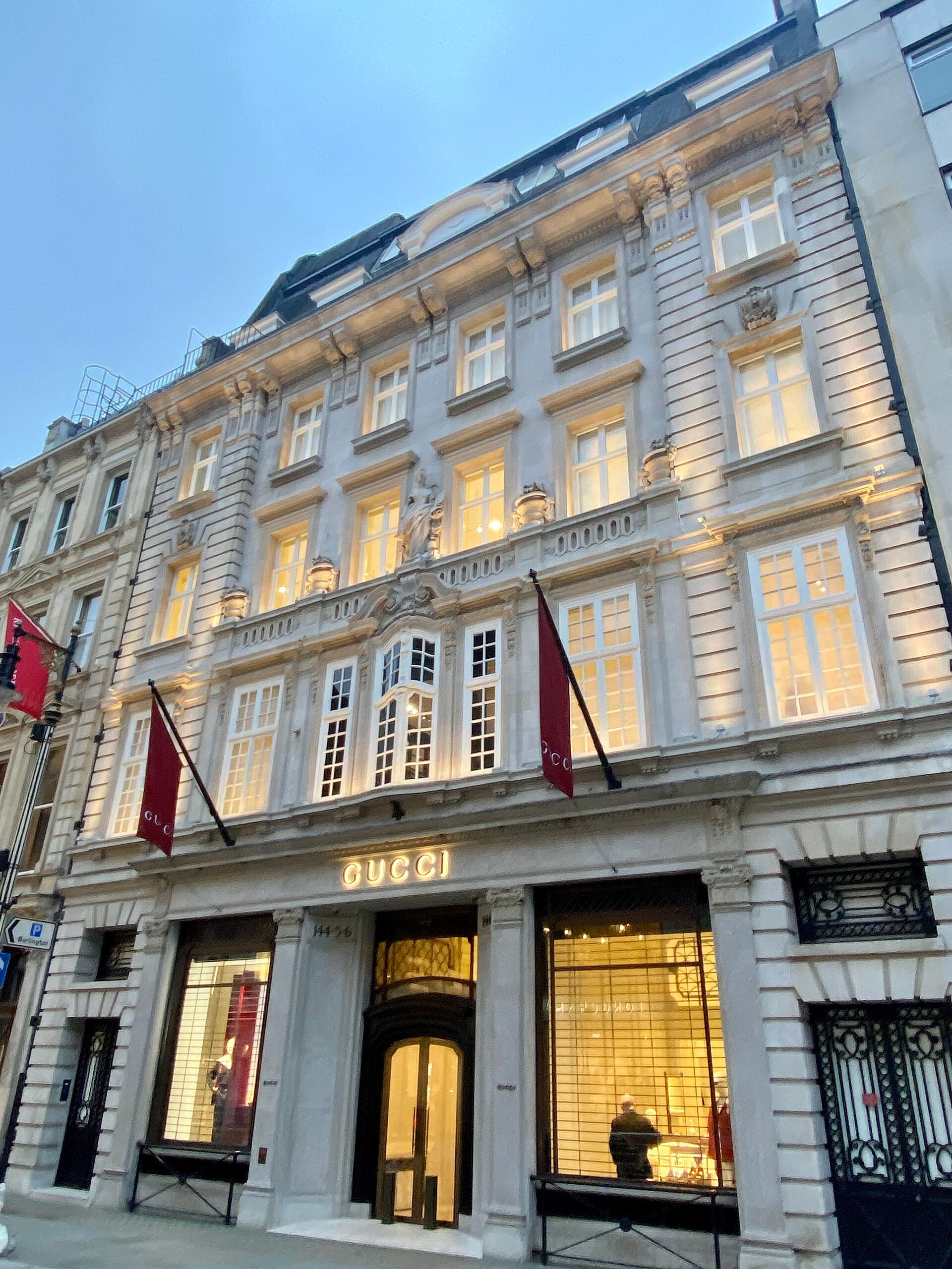 Gucci весна-лето 2027: Демна превратил показ в бутик
