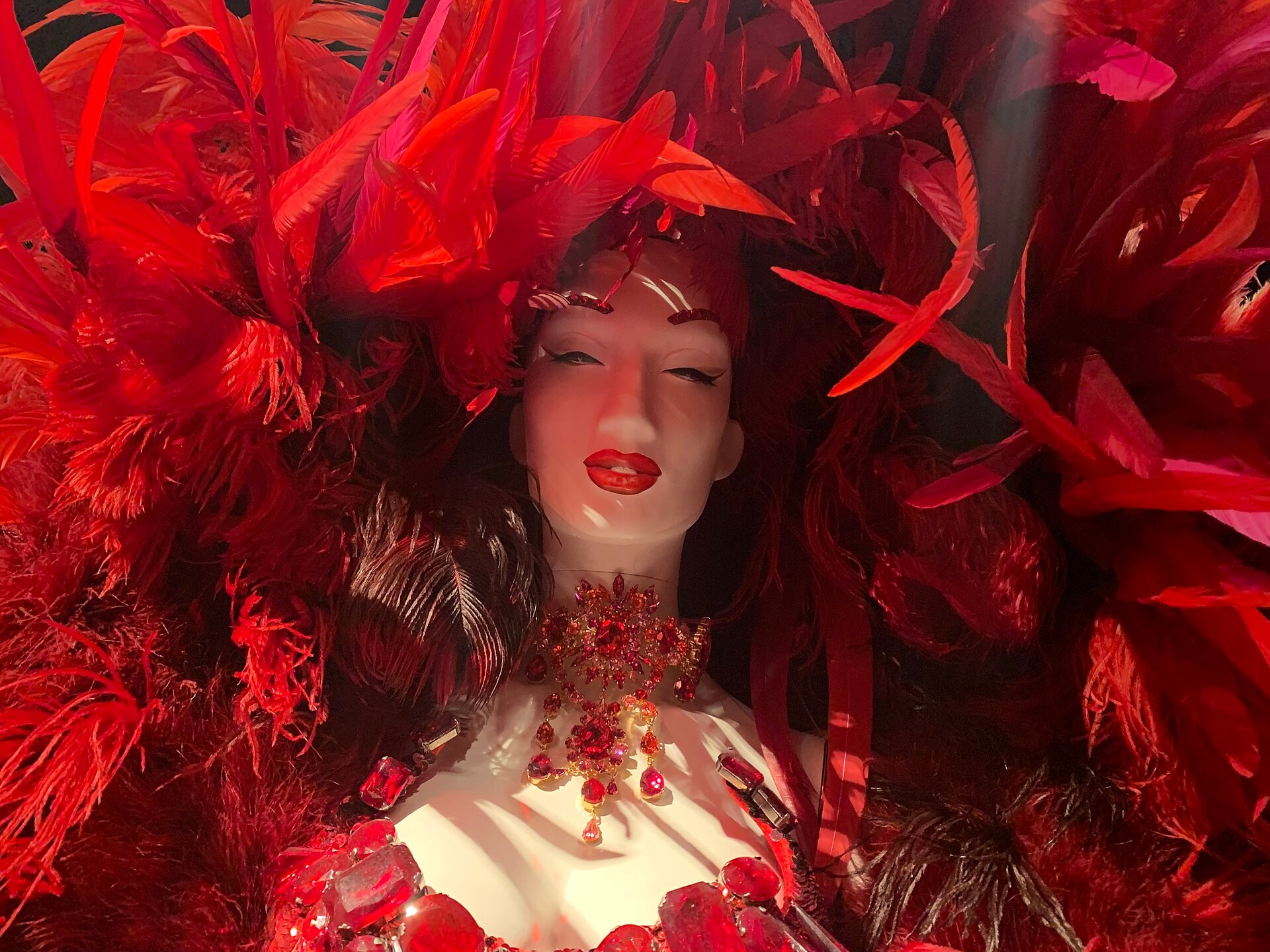 Mugler весна-лето 2027: Мигель Кастро Фрейтас завершил трилогию коллекцией Naturalia X