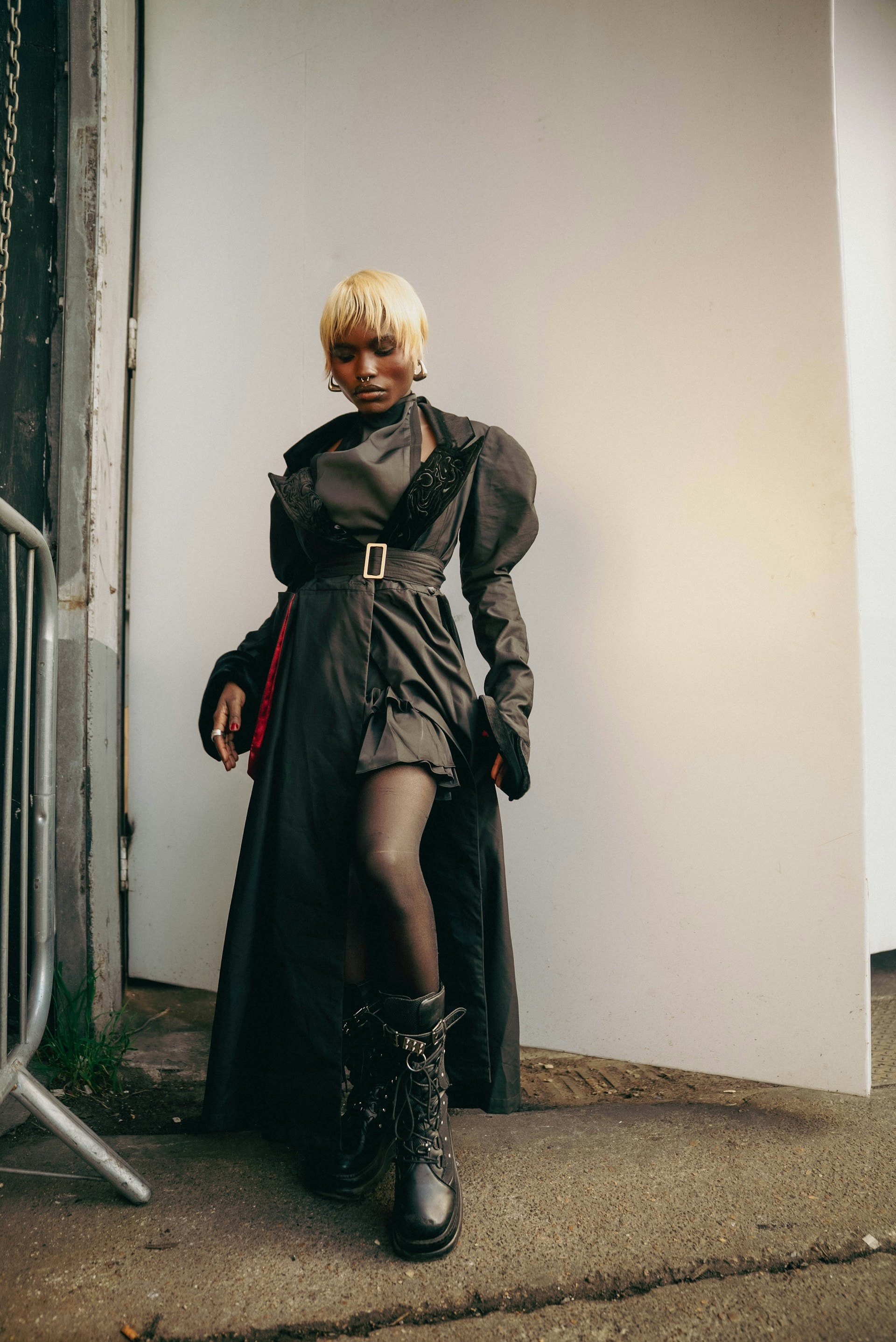 Ann Demeulemeester осень-зима 2026: готический рок и Билли Айдол