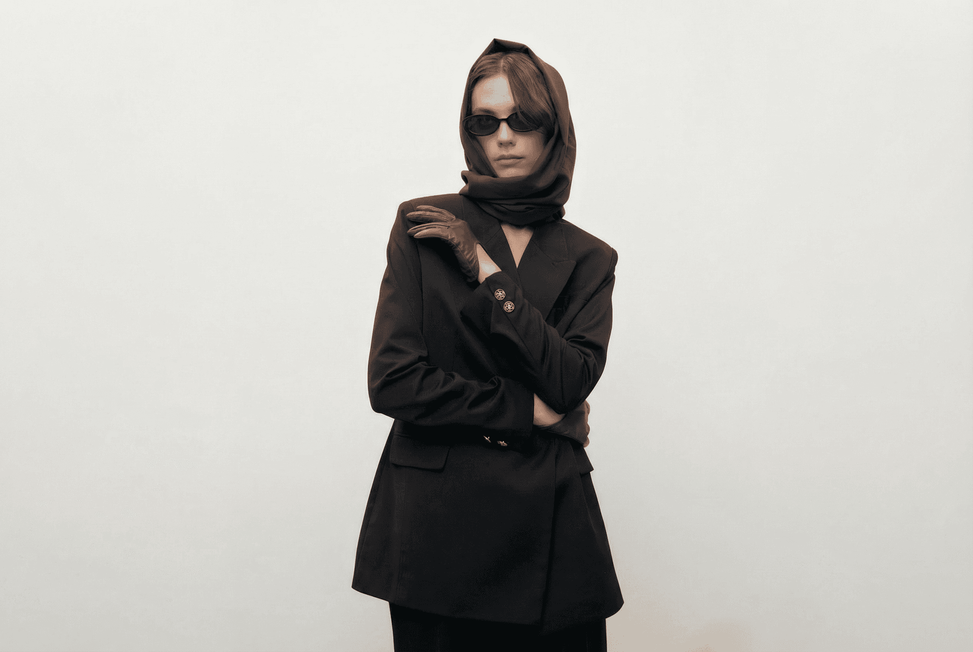 Приталенный жакет в базовом гардеробе: 7 образов на все случаи жизни